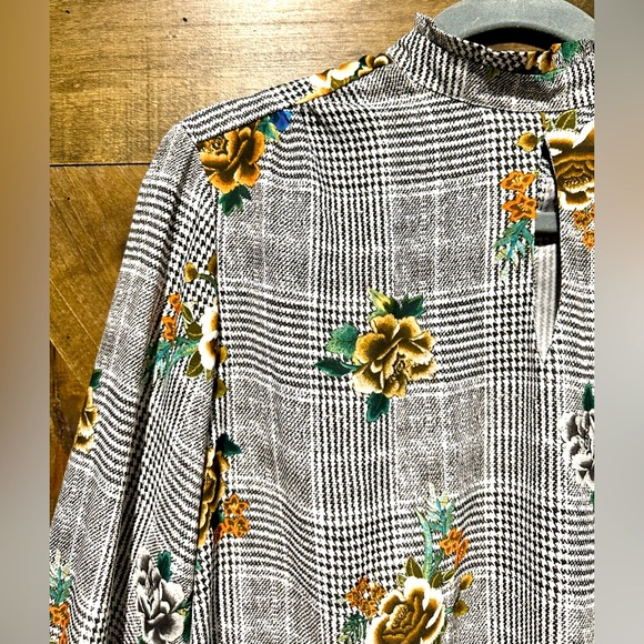 EUC Supply & Demand Checkered Floral Blouse Sz L - Picture 8 of 15